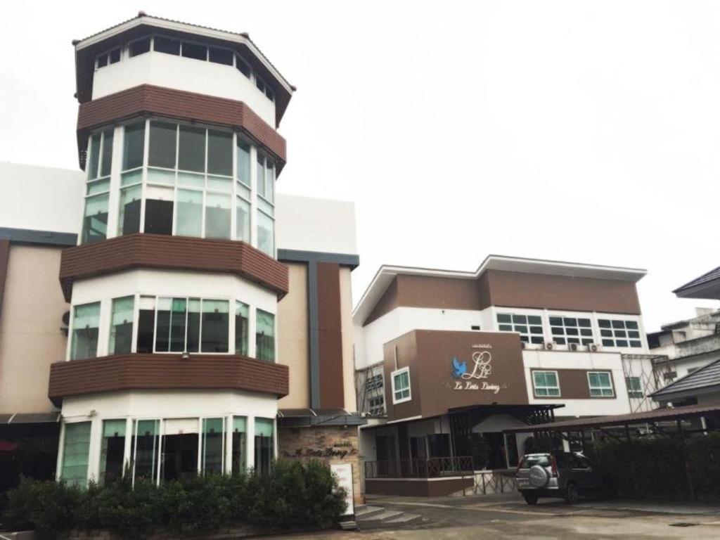 Hotel Le Lerts Living Khon Kaen Ngoại thất bức ảnh