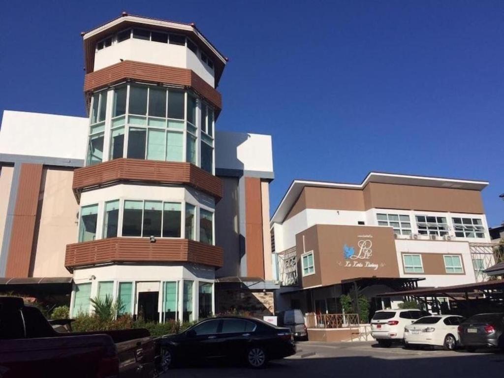 Hotel Le Lerts Living Khon Kaen Ngoại thất bức ảnh
